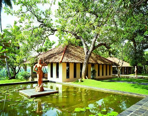 display homes the ponds|8 Homes That Show How a Pond Can Transform a Landscape.